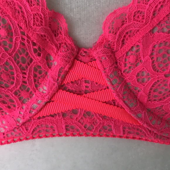 VS dream Angels lined Demi bra size 32C - Picture 2 of 10